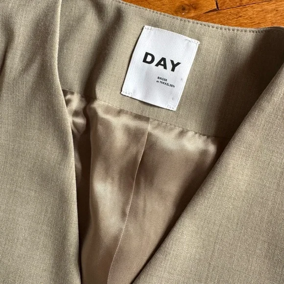 Day top - Picture 3 of 5